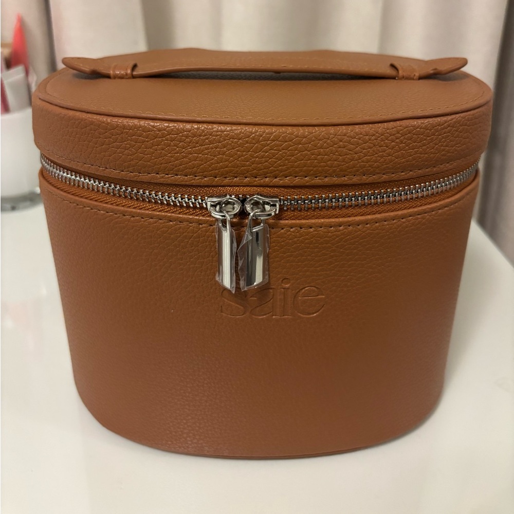 Saie makeup vanity case
